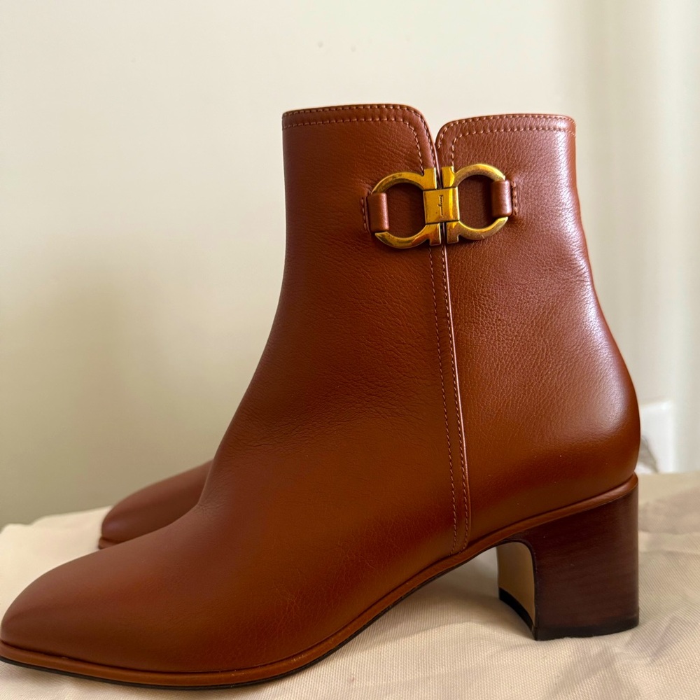* Authentic SALVATORE FERRAGAMO - Cassaro Bootie